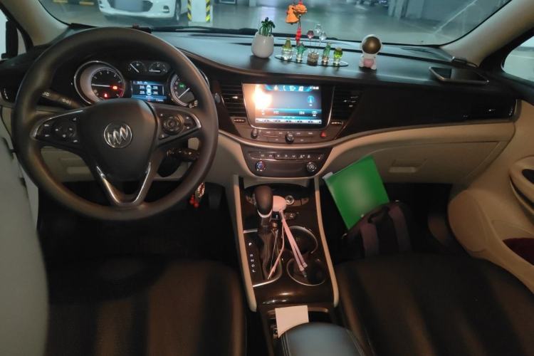 Used Buick Verano 2018 Sedan 15S Automatic Leading Model Center Console