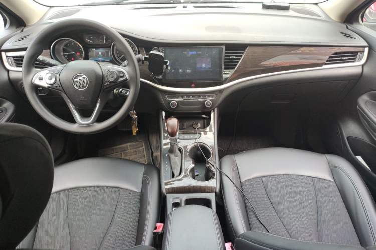 Used Buick Verano 2018 Sedan 20T Dual-Clutch Leading Model Center Console