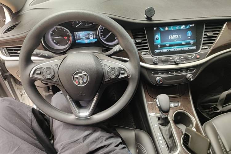 Used Buick Verano 2018 Sedan 15S Automatic Entry Model Center Console