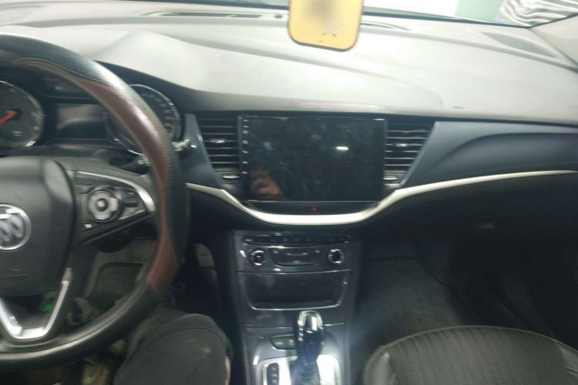 Used Buick Verano 2018 Hatchback 15S Automatic Leading Model Center Console
