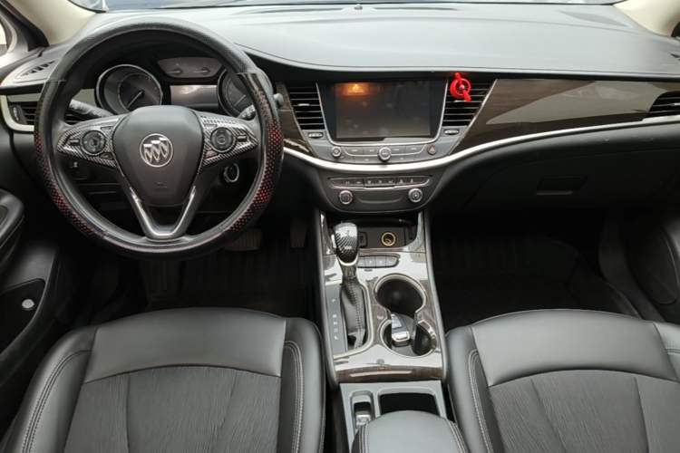 Used Buick Verano 2018 Sedan 20T Dual-Clutch Leading Model Center Console