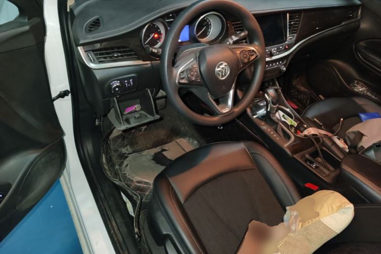 Used Buick Verano 2018 Sedan 20T Dual-Clutch Leading Model Center Console