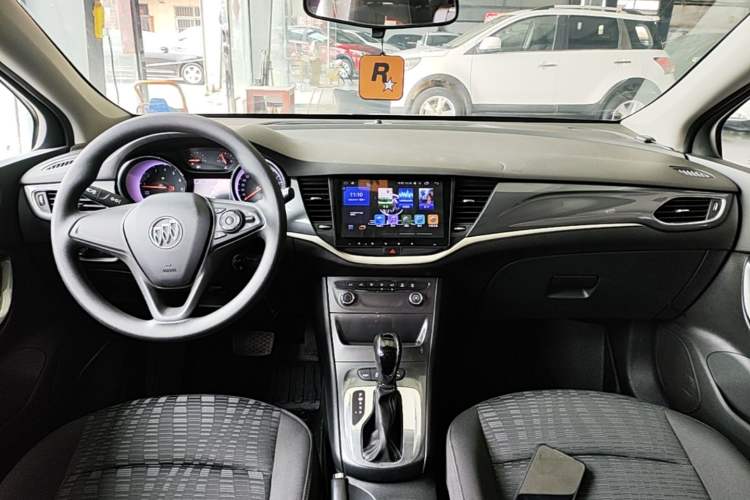 Used Buick Verano 2018 Hatchback 15S Automatic Ambition Model Center Console