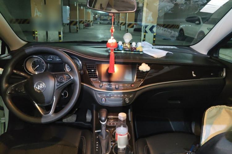 Used Buick Verano 2018 Sedan 20T Dual-Clutch Leading Model Center Console
