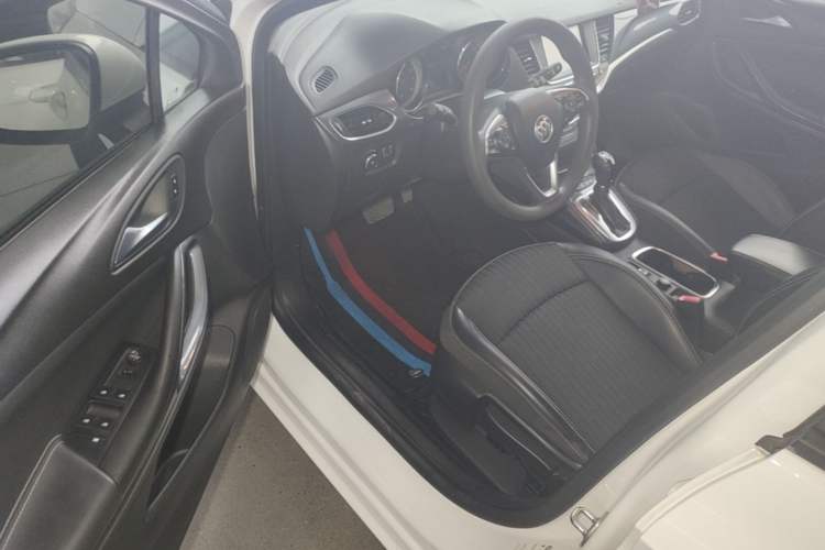 Used Buick Verano 2018 Hatchback 15S Automatic Leading Model Driver Seat