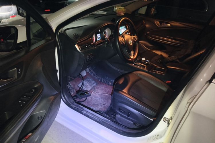 Used Buick Verano 2018 Sedan 20T Dual-Clutch Elite Model Driver Seat