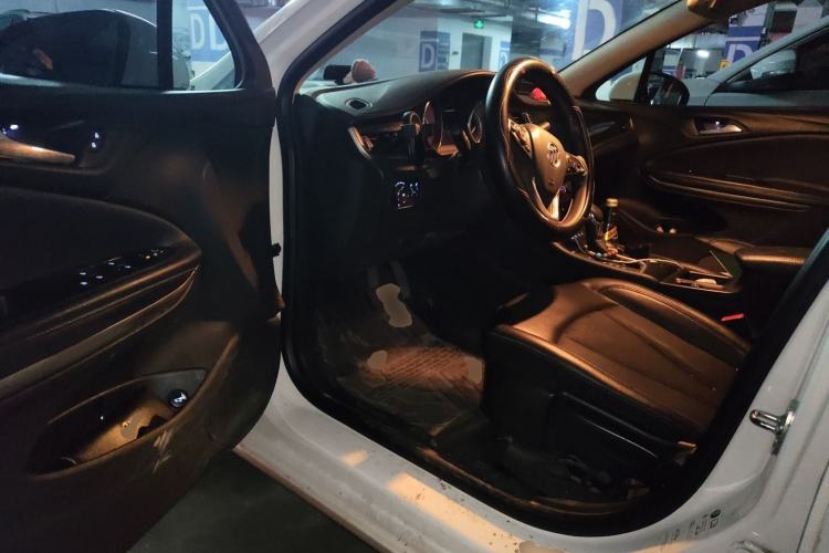 Used Buick Verano 2018 Sedan 20T Dual-Clutch Leading Model Driver Seat