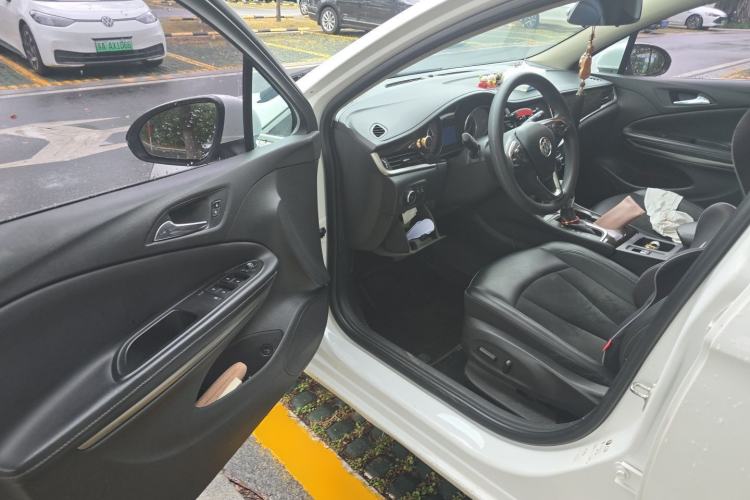 Used Buick Verano 2018 Sedan 20T Dual-Clutch Elite Model Driver Seat