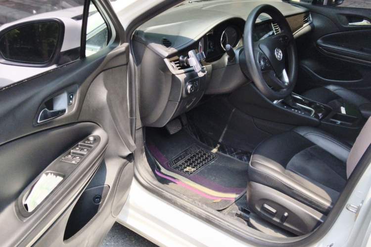 Used Buick Verano 2018 Sedan 20T Dual-Clutch Elite Model Driver Seat