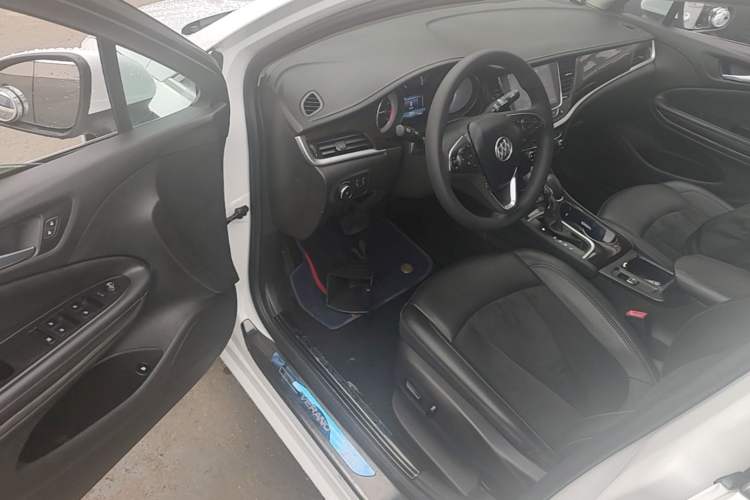 Used Buick Verano 2018 Sedan 20T Dual-Clutch Elite Model Driver Seat