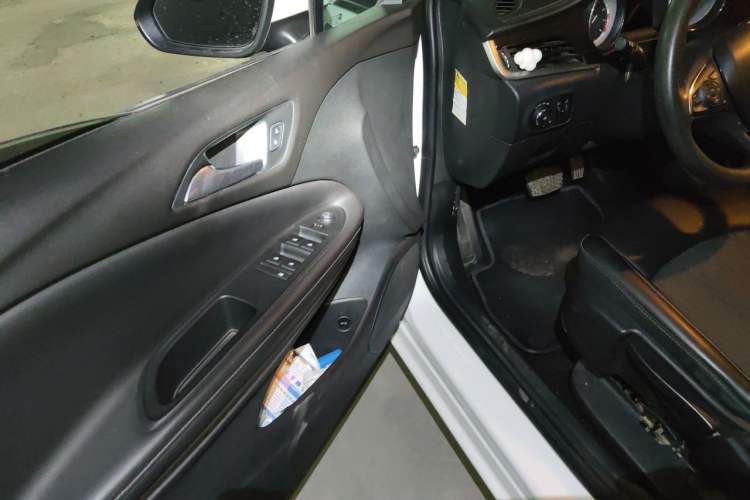 Used Buick Verano 2018 Sedan 20T Dual-Clutch Leading Model Driver Seat