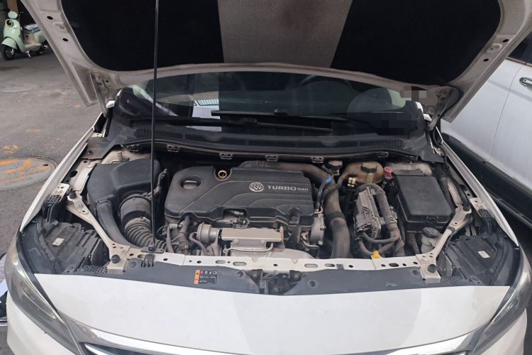 Used Buick Verano 2018 Sedan 20T Dual-Clutch Luxury Model Engine Bay