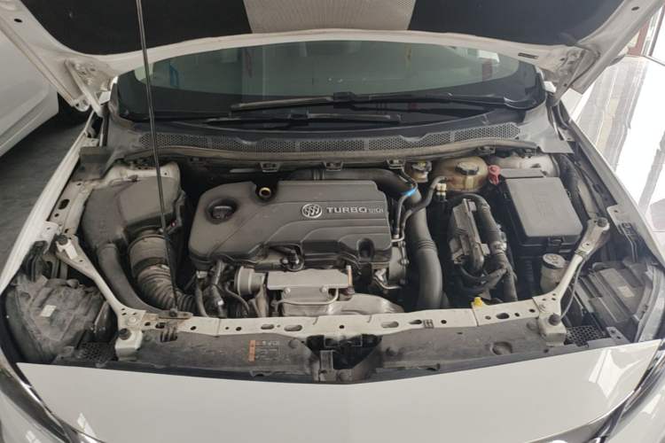 Used Buick Verano 2018 Sedan 20T Dual-Clutch Luxury Model Engine Bay