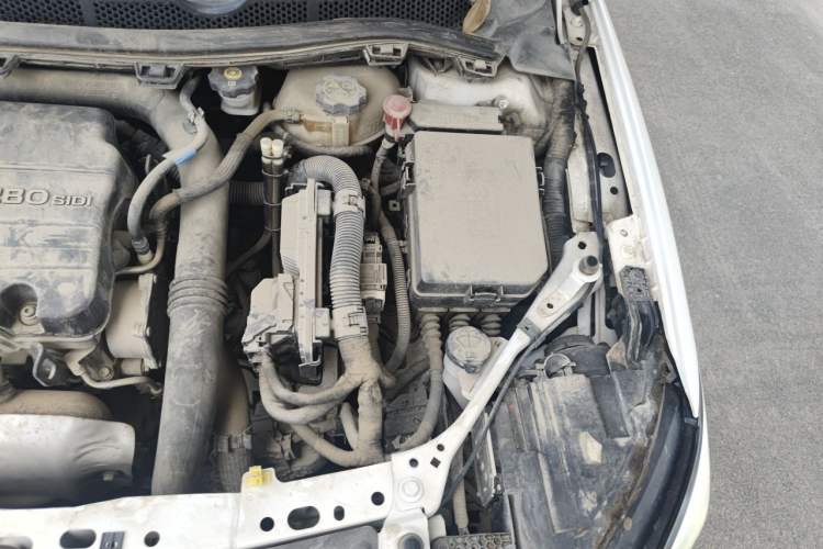 Used Buick Verano 2018 Sedan 20T Dual-Clutch Leading Model Engine Bay Left