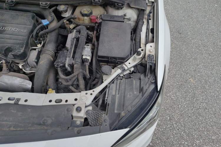 Used Buick Verano 2018 Sedan 20T Dual-Clutch Leading Model Engine Bay Left