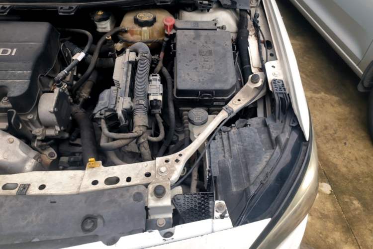 Used Buick Verano 2018 Hatchback 15S Automatic Leading Model Engine Bay Left