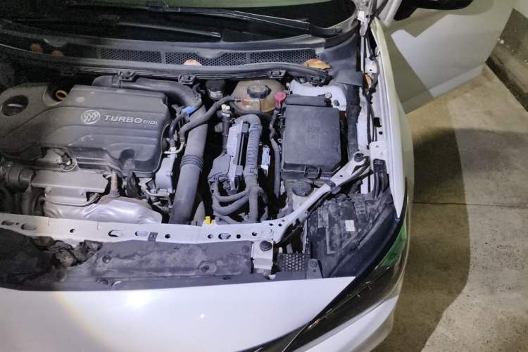 Used Buick Verano 2018 Sedan 20T Dual-Clutch Leading Model Engine Bay Left