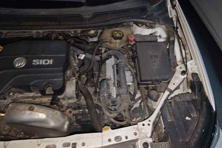 Used Buick Verano 2018 Sedan 15S Automatic Leading Model Engine Bay Left