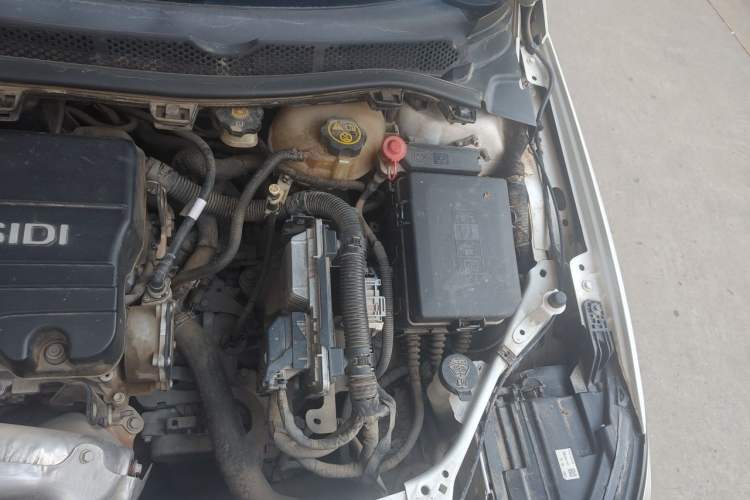 Used Buick Verano 2018 Sedan 15S Automatic Leading Model Engine Bay Left