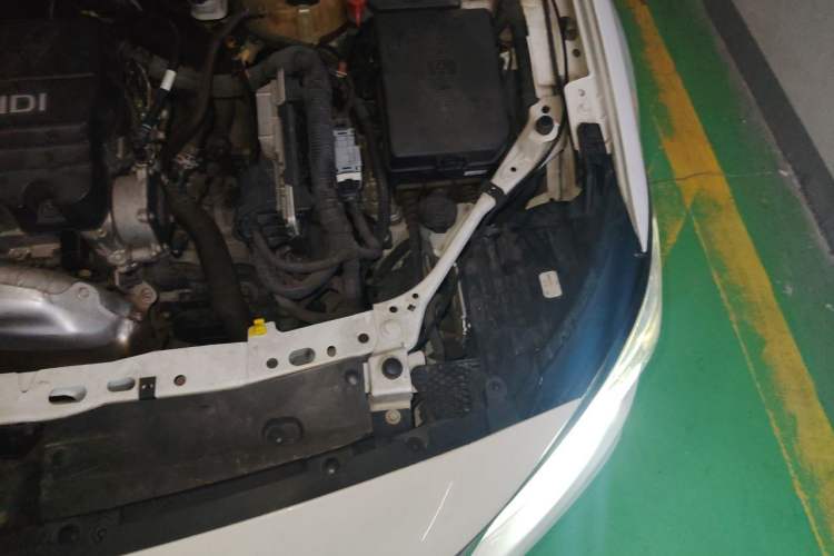 Used Buick Verano 2018 Sedan 15S Automatic Leading Model Engine Bay Left