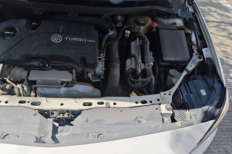 Used Buick Verano 2018 Sedan 20T Dual-Clutch Leading Model Engine Bay Left