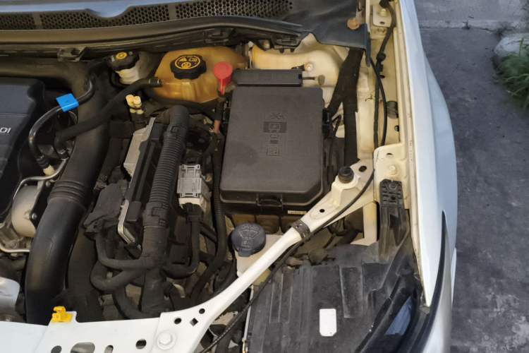Used Buick Verano 2018 Sedan 20T Dual-Clutch Leading Model Engine Bay Left