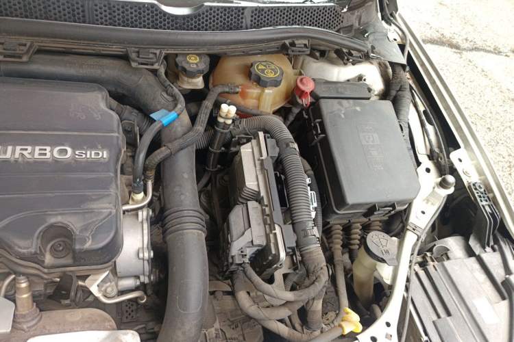 Used Buick Verano 2018 Sedan 20T Dual-Clutch Leading Model Engine Bay Left