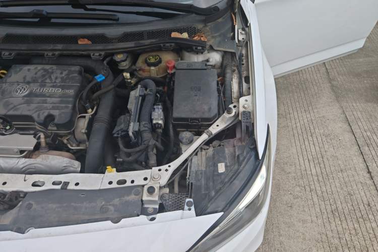 Used Buick Verano 2018 Sedan 20T Dual-Clutch Leading Model Engine Bay Left