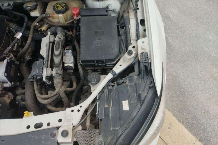 Used Buick Verano 2018 Sedan 15S Automatic Leading Model Engine Bay Left