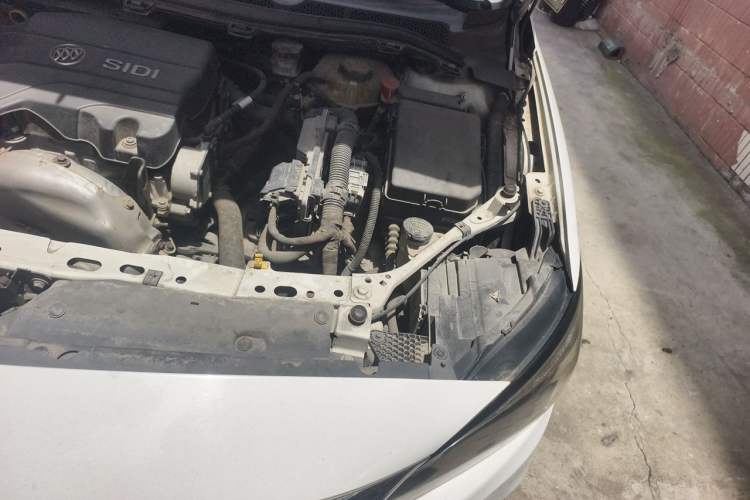 Used Buick Verano 2018 Sedan 15S Automatic Entry Model Engine Bay Left