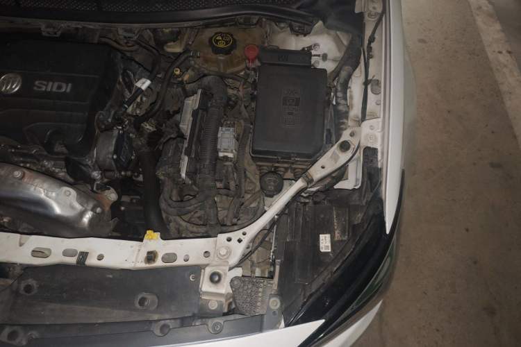 Used Buick Verano 2018 Sedan 15S Automatic Leading Model Engine Bay Left
