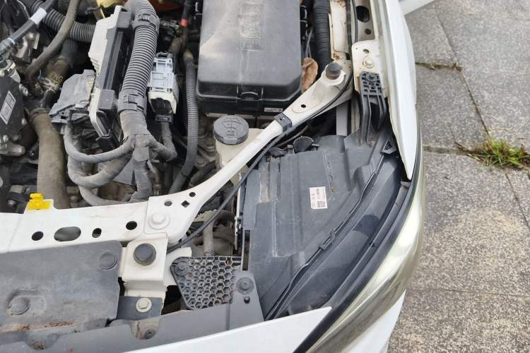 Used Buick Verano 2018 Sedan 15S Automatic Entry Model Engine Bay Left