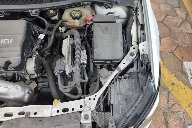 Used Buick Verano 2018 Sedan 15S Automatic Leading Model Engine Bay Left