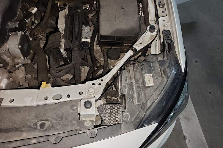 Used Buick Verano 2018 Sedan 15S Automatic Leading Model Engine Bay Left