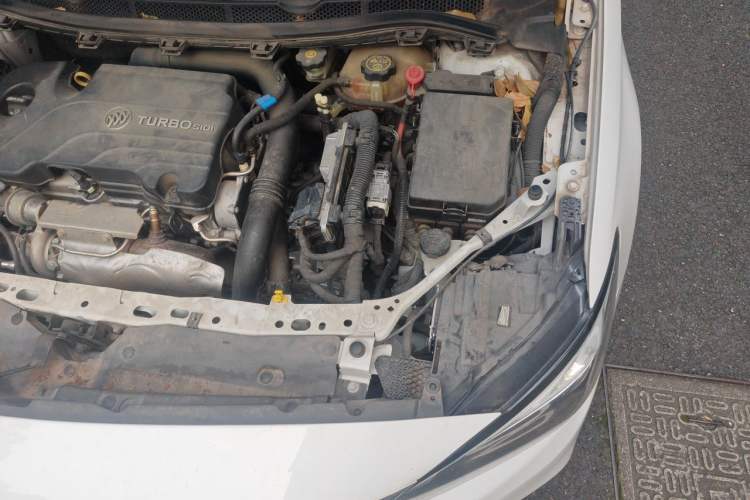 Used Buick Verano 2018 Sedan 20T Dual-Clutch Leading Model Engine Bay Left