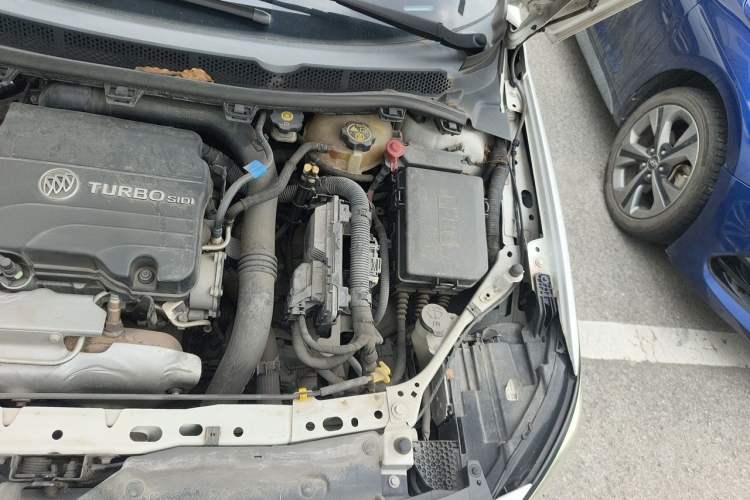 Used Buick Verano 2018 Sedan 20T Dual-Clutch Leading Model Engine Bay Left