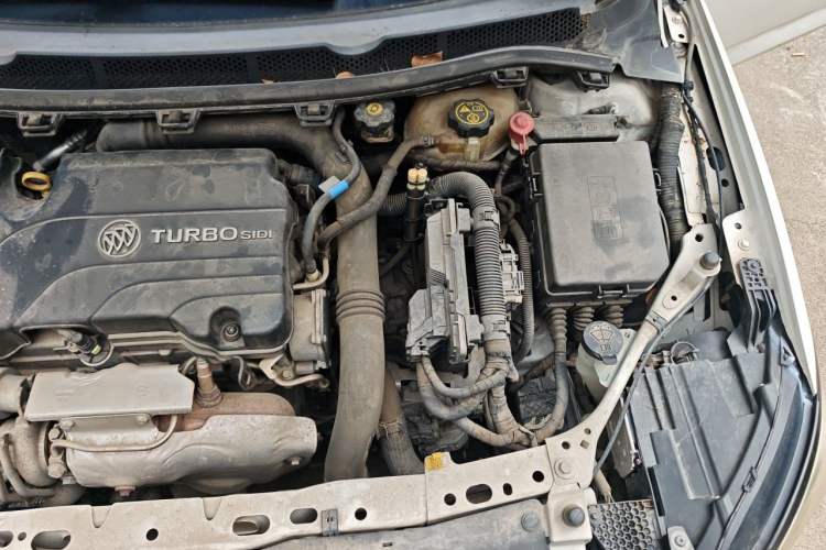 Used Buick Verano 2018 Sedan 20T Dual-Clutch Leading Model Engine Bay Left