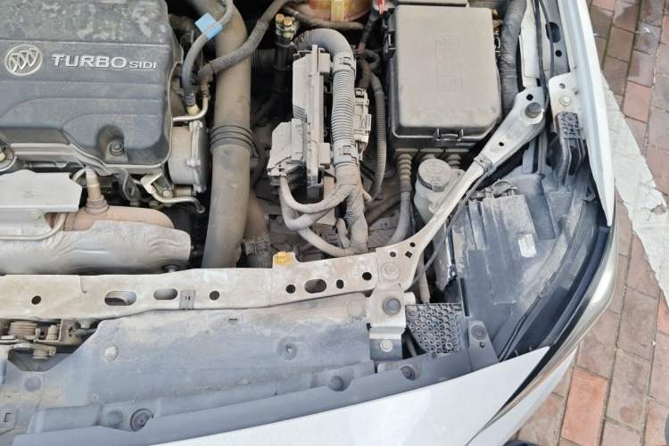 Used Buick Verano 2018 Sedan 20T Dual-Clutch Leading Model Engine Bay Left