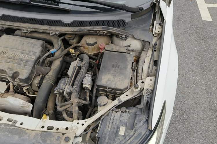 Used Buick Verano 2018 Sedan 20T Dual-Clutch Leading Model Engine Bay Left