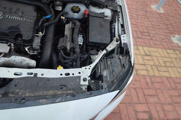 Used Buick Verano 2018 Sedan 20T Dual-Clutch Leading Model Engine Bay Left