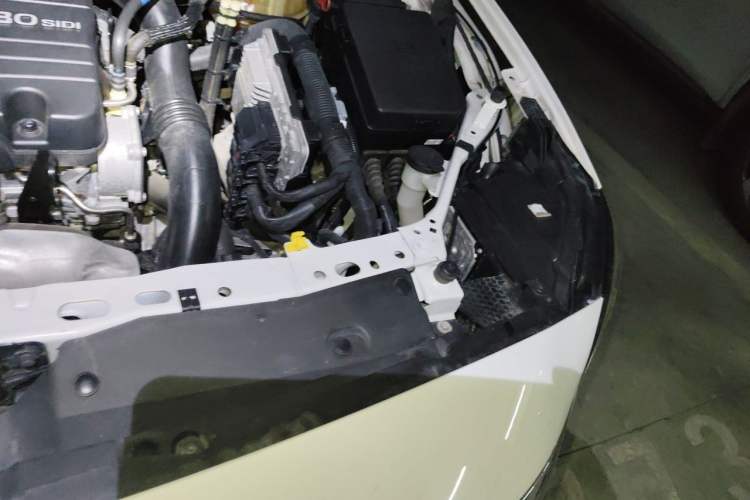Used Buick Verano 2018 Sedan 20T Dual-Clutch Leading Model Engine Bay Left