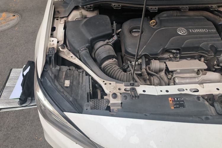 Used Buick Verano 2018 Sedan 20T Dual-Clutch Luxury Model Engine Bay Right