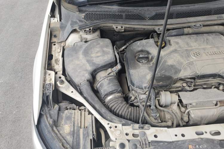 Used Buick Verano 2018 Sedan 20T Dual-Clutch Leading Model Engine Bay Right
