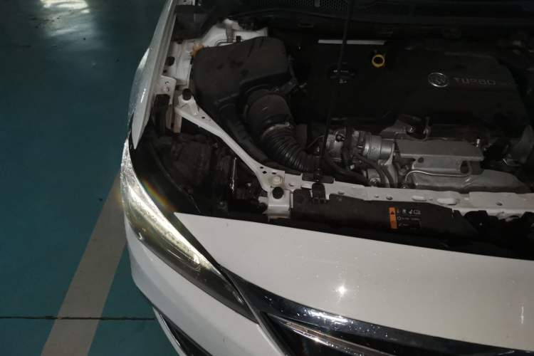 Used Buick Verano 2018 Sedan 20T Dual-Clutch Leading Model Engine Bay Right