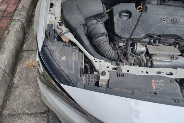 Used Buick Verano 2018 Sedan 20T Dual-Clutch Leading Model Engine Bay Right