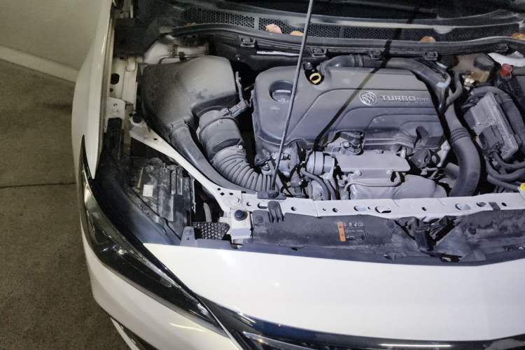 Used Buick Verano 2018 Sedan 20T Dual-Clutch Leading Model Engine Bay Right