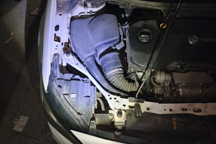 Used Buick Verano 2018 Sedan 20T Dual-Clutch Elite Model Engine Bay Right