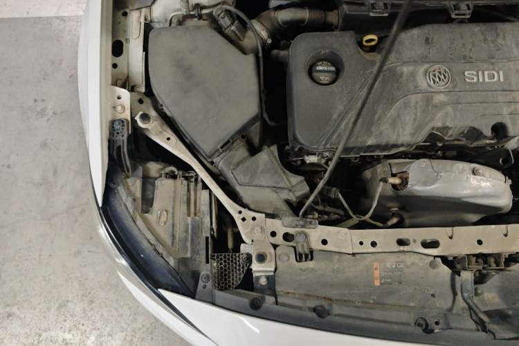 Used Buick Verano 2018 Sedan 15S Automatic Leading Model Engine Bay Right