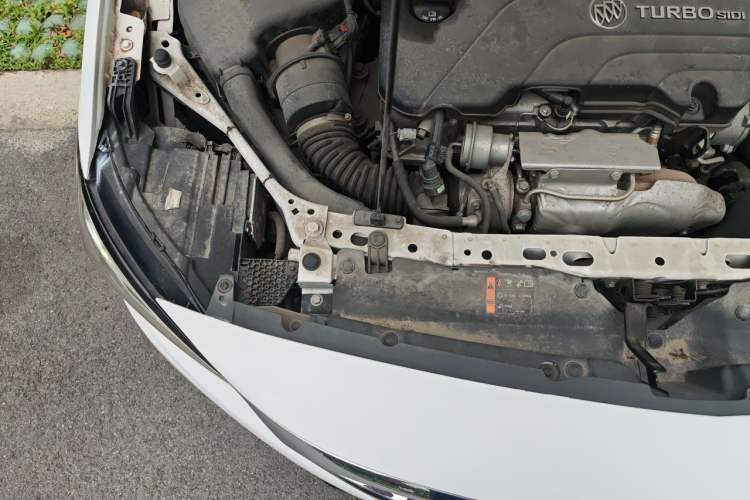 Used Buick Verano 2018 Sedan 20T Dual-Clutch Leading Model Engine Bay Right