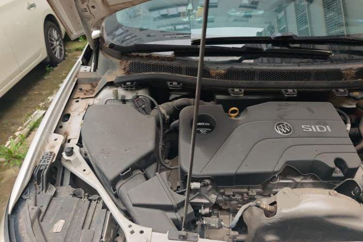 Used Buick Verano 2018 Sedan 15S Automatic Leading Model Engine Bay Right